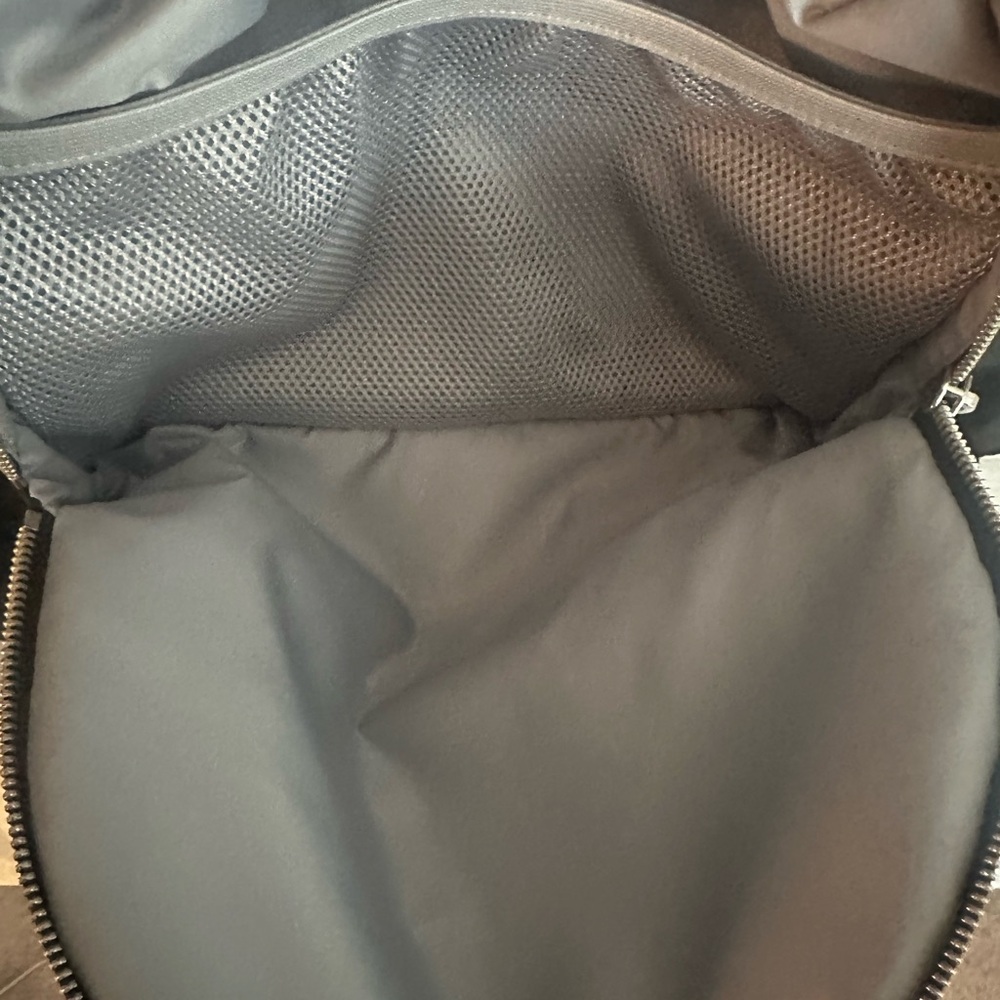 Lululemon New Parent Tote 20L - Picture 2 of 6